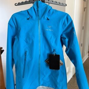 Arc'teryx Beta LT Jacket Women’s size Small worn once